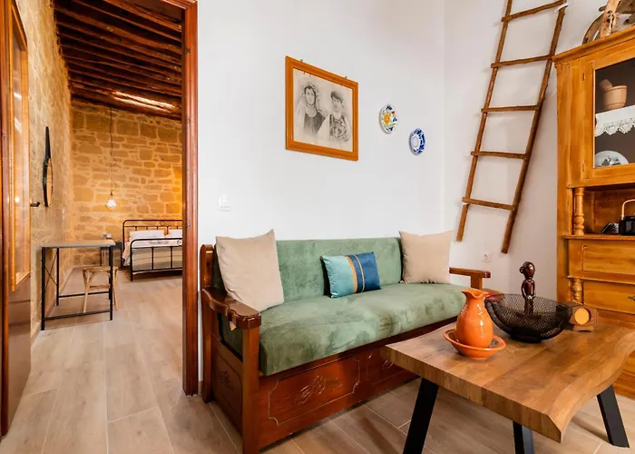 Daire Manolis And Anna's House *