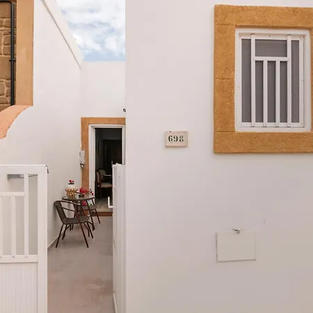 Daire Manolis And Anna's House *