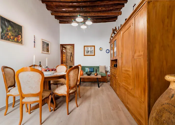 Manolis And Anna's House アパート